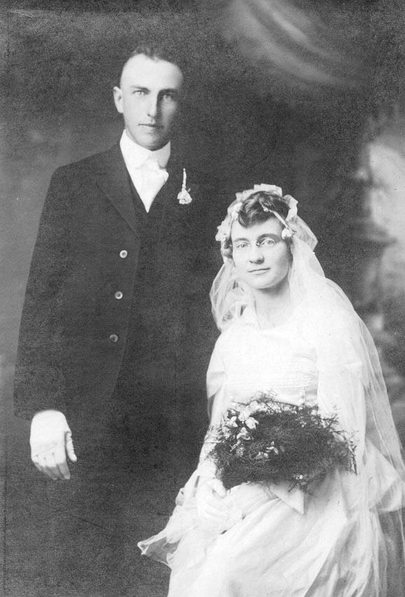 pw-miller-bernard-mabel-wedding-1917.jpg (127769 bytes)
