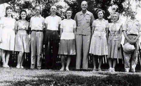 The children of C. O. and Mary (nee Johns) Lee<BR>Photo taken in the late '40s or early '50s.