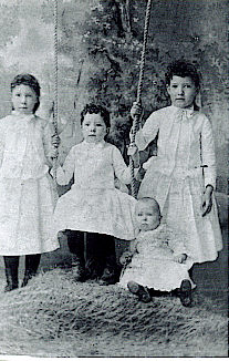 pw-alexander-sisters.jpg (28154 bytes)