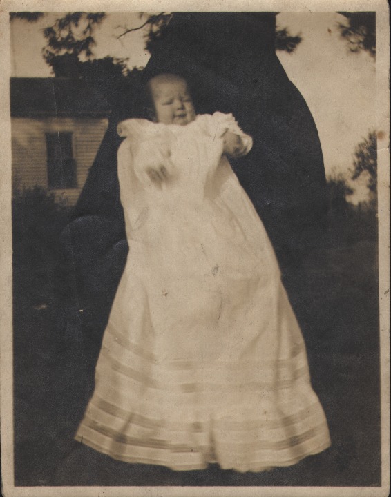 pw-hutton-delora.jpg (95976 bytes)