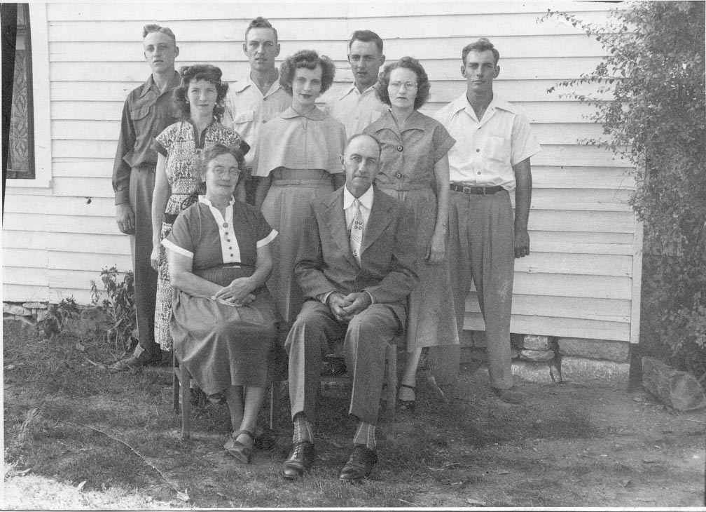 pw-miller-family-1950.jpg (197889 bytes)