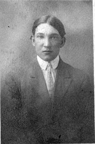 pw-runkles-lewis.jpg (115351 bytes)