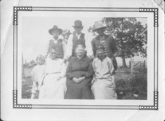 pw-william-walker-and-family.jpg (46106 bytes)