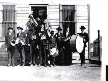 bt_town_band.jpg (23372 bytes)