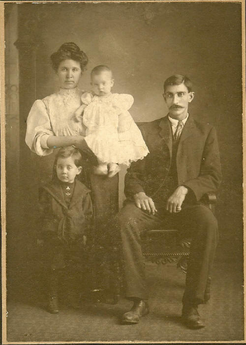 john_mcdaniel_carrie_hart2.jpg (51787 bytes)
