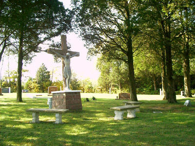 cross_view_catholic_bismarck.jpg (47651 bytes)