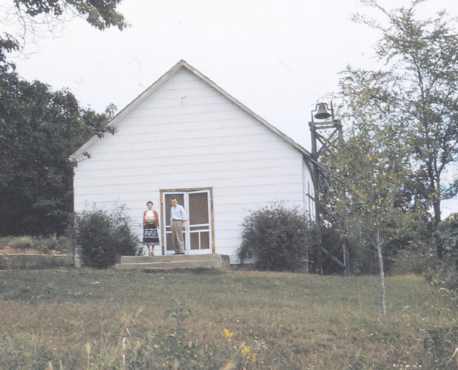 crossroads_church.jpg (71162 bytes)