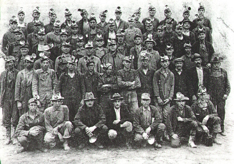st_joe_miners_1926.jpg (158159 bytes)