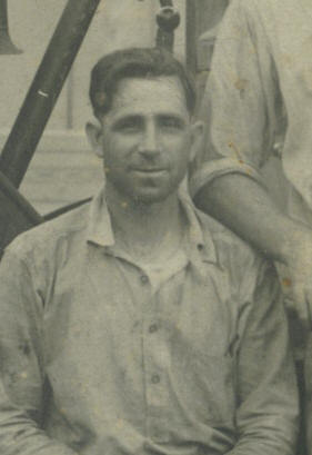 man2.jpg (15994 bytes)