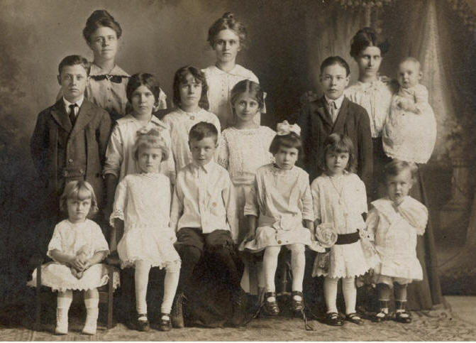 dosing_sutherland_families_kay2.jpg (57120 bytes)