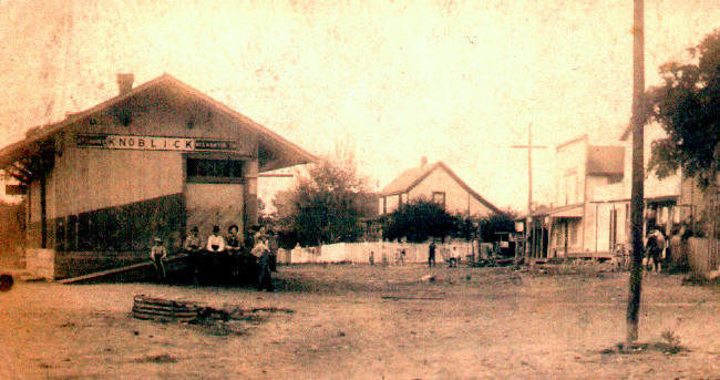 knob_lick_depot.jpg (56910 bytes)