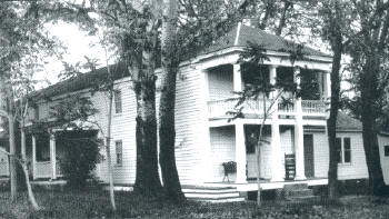 long_house.jpg (21880 bytes)